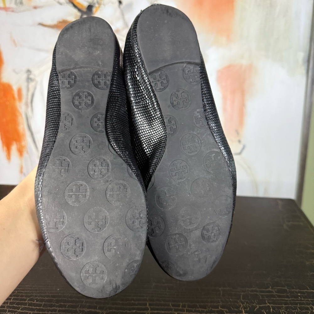 Tory Burch Textured Black Flats with Gold Emblem - Picture 6 of 12